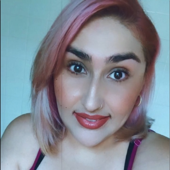 Meet your Posher, Janet - Picture 4 of 8